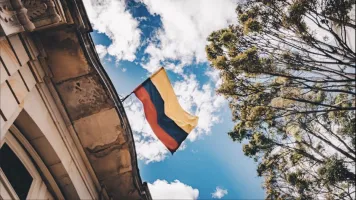 Colombian flag on top of a building. Credit: Flavia Carpio